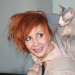 Mieke Coomans met haar kat